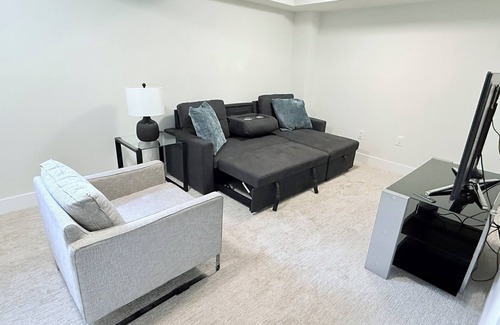 West Oak Trails Maison | Luxe furnished home in Oakville