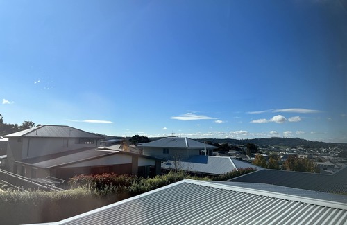 Casey Maison | Luxe Gungahlin 5 Bedroom Home Views Wifi Netflix Wine
