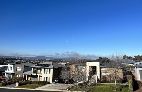 Casey Maison | Luxe Gungahlin 5 Bedroom Home Views Wifi Netflix Wine