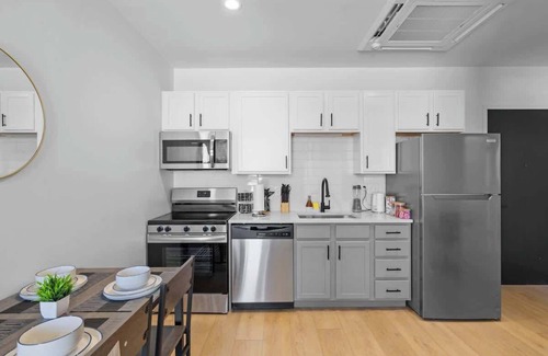 Charlotte Appartement | Luxe King 2BR Suite in South End Charlotte!