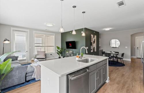 Charlotte Appartement | Luxe King 3BR in Waverly Charlotte