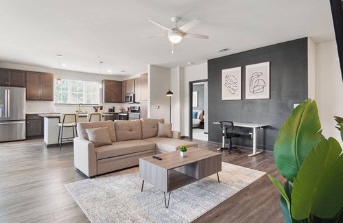 North Raleigh Appartement | Luxe King 3BR Suite in North Raleigh