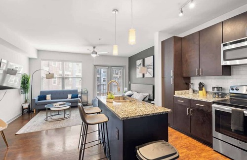 Cherry Appartement | Luxe King Bed Suite in Midtown Charlotte!