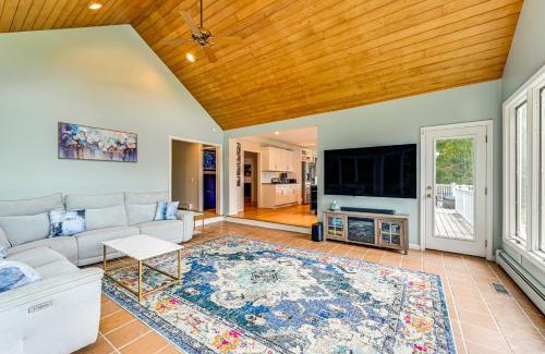 Higganum Maison | Luxe Lake House in Connecticut Private Dock