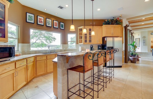 Highland Lake Estates Maison | Luxe Lake Travis Vacation Rental w/ Heated Pool