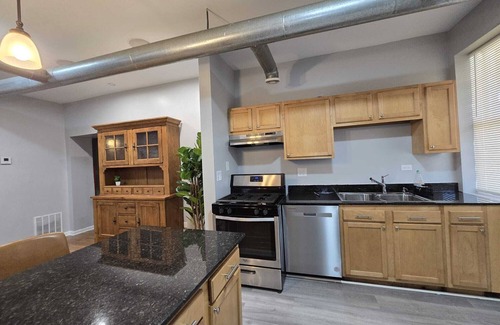 Woodlawn Appartement | Luxe Loft vibe –4BR/3BA Apt– King Suite-11 minutes from downtown-Families-Groups