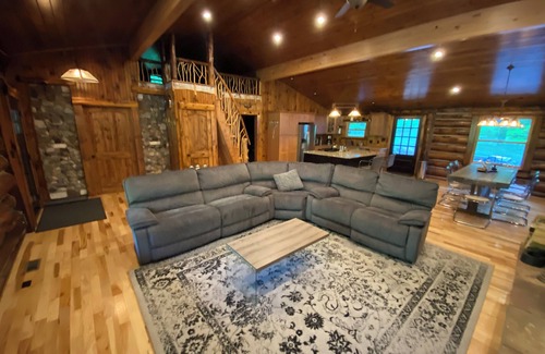 North Creek Cabine | Luxe Logs - your perfect Adirondack Getaway!