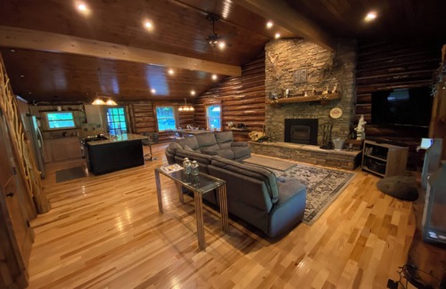 North Creek Cabine | Luxe Logs - your perfect Adirondack Getaway!