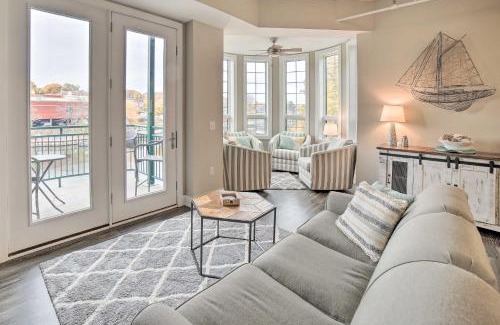 Manistee Appartement | Luxe Manistee Condo with Balcony and River Views!