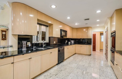 Old Westbury Maison | Luxe Mansion 40 min from Manhattan