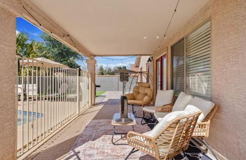 Arizona Skyline Community Maison | Luxe Mesa Home with Pool, Yard, Game Room