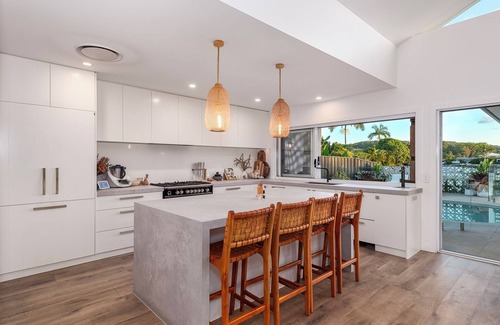 Currumbin Waters Maison | Luxe Modern 4 Bedroom Waterfront Home