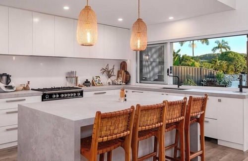 Currumbin Waters Maison | Luxe Modern 4 Bedroom Waterfront Home