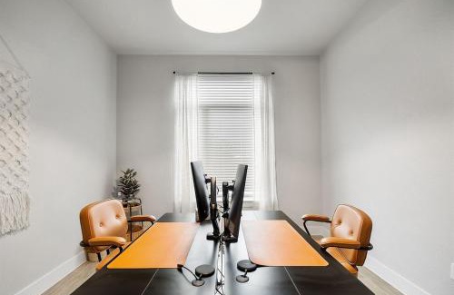 Austin Maison | Luxe Modern 4B House with Office 20 min to DT