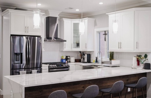 West Side Copropriété | Luxe, Modern, and Spacious Condo Near NYC