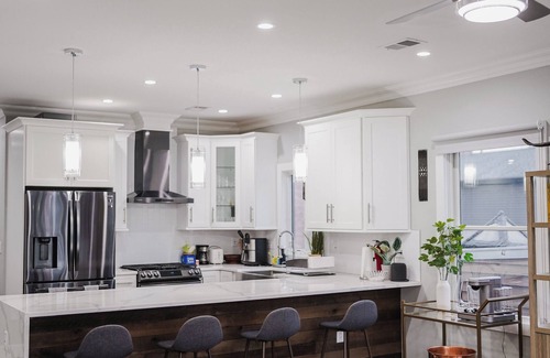 West Side Copropriété | Luxe, Modern, and Spacious Condo Near NYC