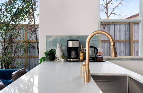 Govalle Maison | Luxe Modern Retreat in East Austin