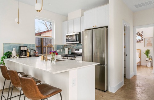 Govalle Maison | Luxe Modern Retreat in East Austin