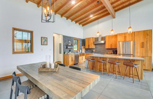 Priest River Maison | Luxe Mtn-View Escape 5 Mi to Dtwn Priest River!