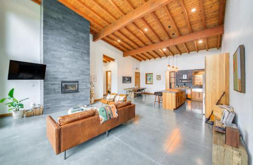 Priest River Maison | Luxe Mtn-View Escape 5 Mi to Dtwn Priest River!