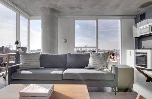 River North Appartement | Luxe Near North 2BR w/ Roof & Gym, close to Red Line, by Blueground