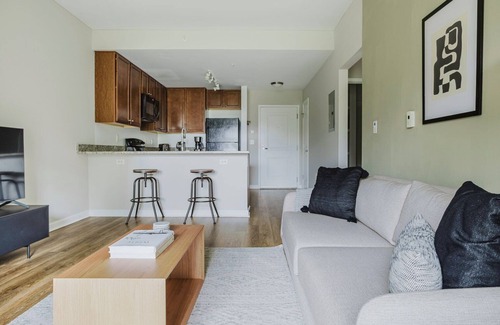 North Bethesda Appartement | Luxe North Bethesda 1BR w/ W/D, Pool & Gym, nr Metro, by Blueground