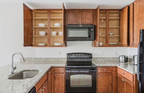 North Bethesda Appartement | Luxe North Bethesda 1BR w/ W/D, Pool & Gym, nr Metro, by Blueground