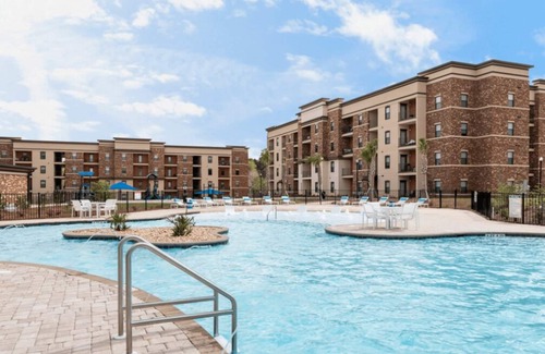 Macon Appartement | Luxe Park 1117 | 2 Bd Apt | Pool, Gym & Parking