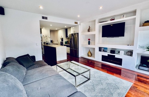Maribyrnong Maison | Luxe Riverside 3BR Walk to Flemington Racecourse and Showgrounds 16 mins CBD