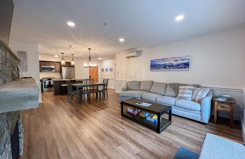 North Conway Copropriété | Luxe Ski In/Out | Pool, Hot tub, Hiking, N. Conway