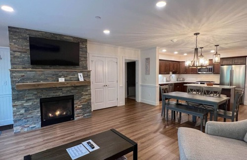 North Conway Copropriété | Luxe Ski In/Out | Pool, Hot tub, Hiking, N. Conway