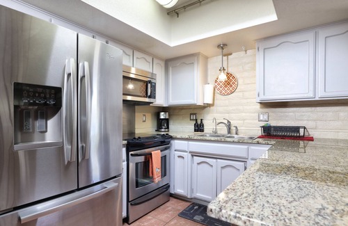 Sahara Palms Maison | Luxe & Spacious Gem: Pool ~ 15min to Downtown ~ Parking!