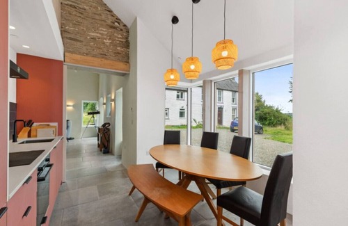 Boncath Maison | Luxe Stargazers Barn; Close to Coast, Town, Trails