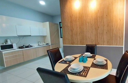 Bukit Indah Appartement | Luxe Suites at Skyloft