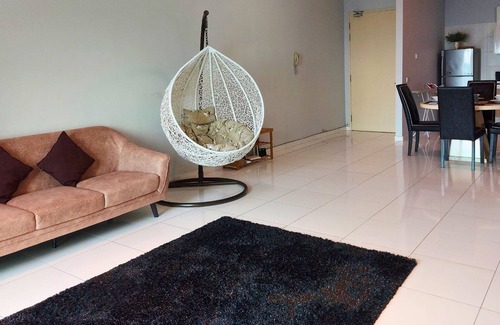 Bukit Indah Appartement | Luxe Suites at Skyloft