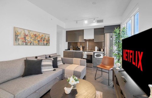 Garden District Hôtel | Luxe Suites - Eaton Centre / Dundas Square