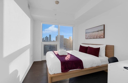 Garden District Hôtel | Luxe Suites - Eaton Centre / Dundas Square