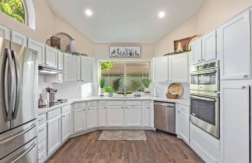 Estate La Colina Maison | Luxe Tempe Retreat | Heated Pool, Putting Green & Firepit Oasis