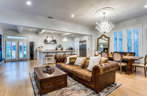 Uptown Maison | ★ Luxe Thomas Mansion ★ | hot tub, pool, fire pit!