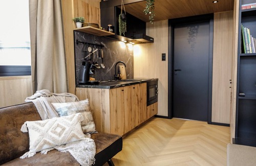Waarde Chalet De Ski | Luxe Tiny House 2 op Minicamping in Waarde