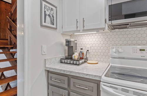 Tallahassee Maison | Luxe Urban Lodge - KingBed - Private Patio - FSU - TMH - Downtown