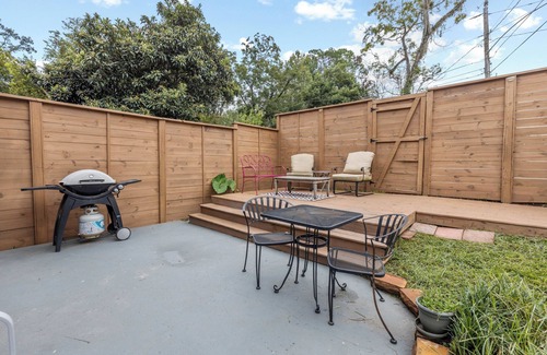 Tallahassee Maison | Luxe Urban Lodge - KingBed - Private Patio - FSU - TMH - Downtown