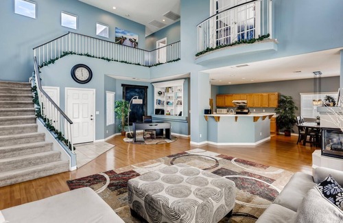 Spring Valley Maison | Luxe Vegas Oasis -- Sleeps 10 -- 5 Plush Beds -- 15 min from Strip