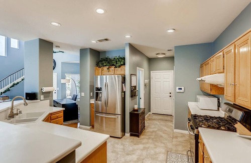 Spring Valley Maison | Luxe Vegas Oasis -- Sleeps 10 -- 5 Plush Beds -- 15 min from Strip