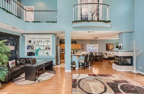 Spring Valley Maison | Luxe Vegas Oasis -- Sleeps 10 -- 5 Plush Beds -- 15 min from Strip