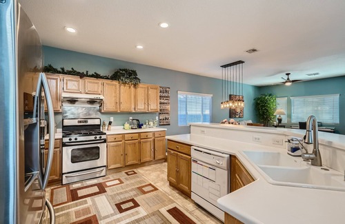 Spring Valley Maison | Luxe Vegas Oasis -- Sleeps 10 -- 5 Plush Beds -- 15 min from Strip