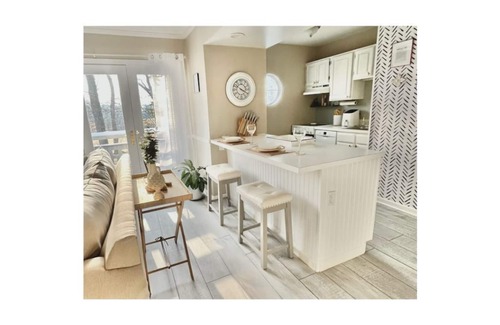 Norwich Copropriété | Luxe Villa- mins from Mohegan Sun with fireplace, jacuzzi, sauna/pools, and spa