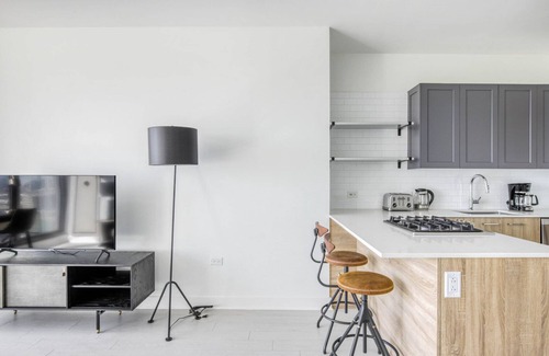 West Loop Appartement | Luxe West Loop Studio w/ Gym, Pool, Coworking, walk to UIC, by Blueground
