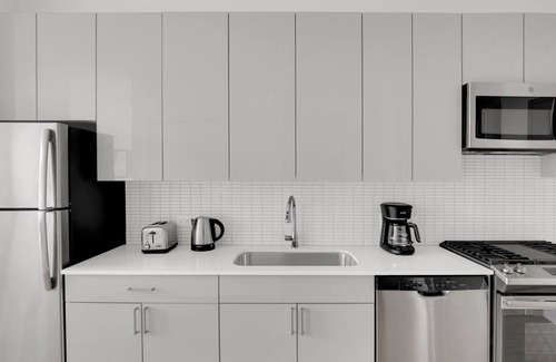 West Loop Appartement | Luxe West Loop Studio w/ Gym & Pool in heart of Greektown, by Blueground