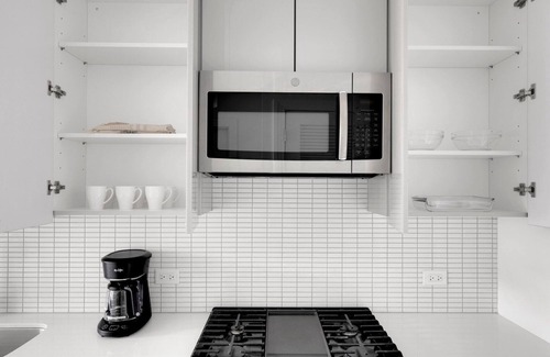 West Loop Appartement | Luxe West Loop Studio w/ Gym & Pool in heart of Greektown, by Blueground